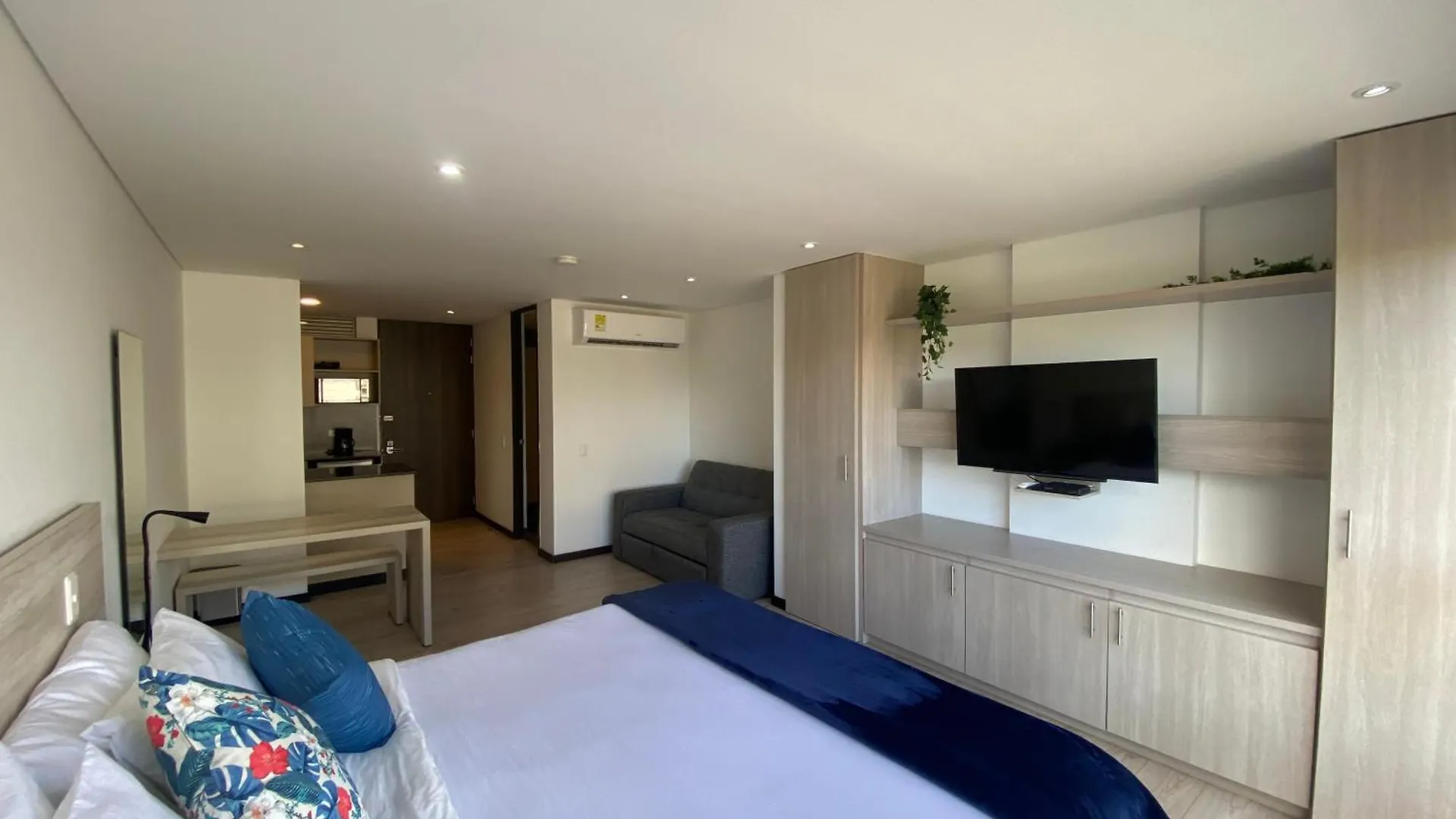 Suite De Lujo En Llano Grande - Piscina, Jacuzzi, Turco, Gimnasio Rionegro Colombia